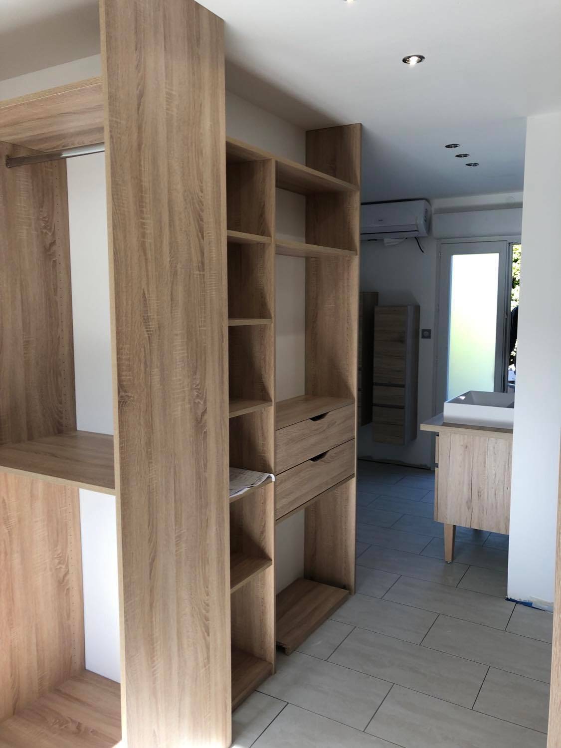 Aménagement d'un dressing bois mélaminé sur mesure à Vendargues
