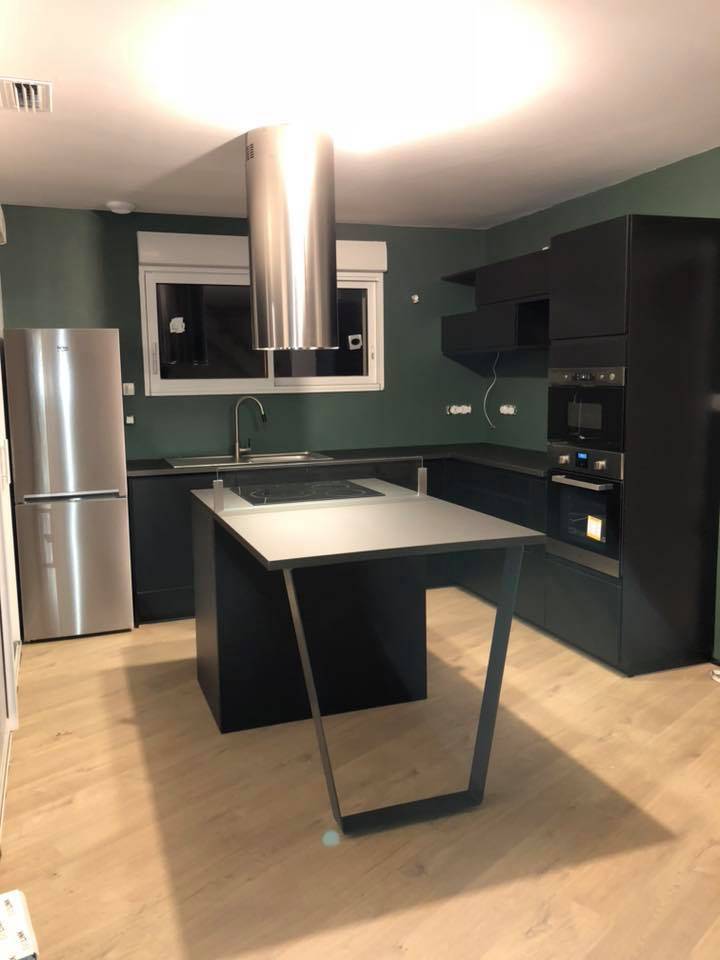 Pourquoi faire appel à un cuisiniste professionnel pour votre cuisine sur mesure à Montpellier ? Expertise, accompagnement et garanties