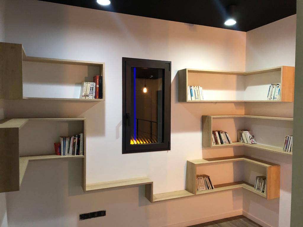 bibliothèque originale et sur mesure en bois