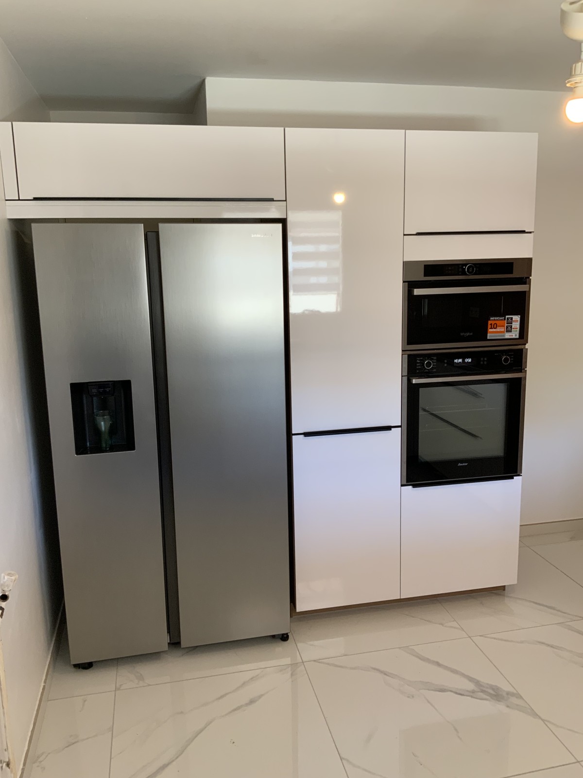 cuisine façades blanches brillantes